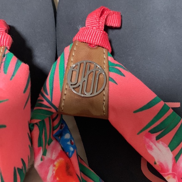 Two pairs flip flops - Picture 4 of 5